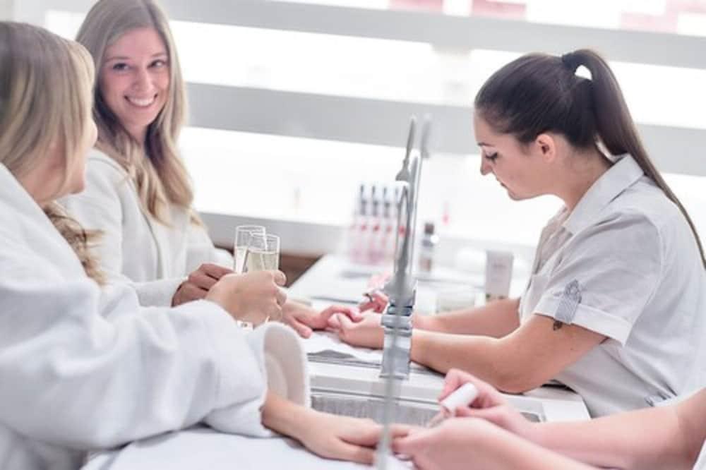 Otl Gouverneur Sherbrooke Eksteriør bilde Students at the International Dermal Institute