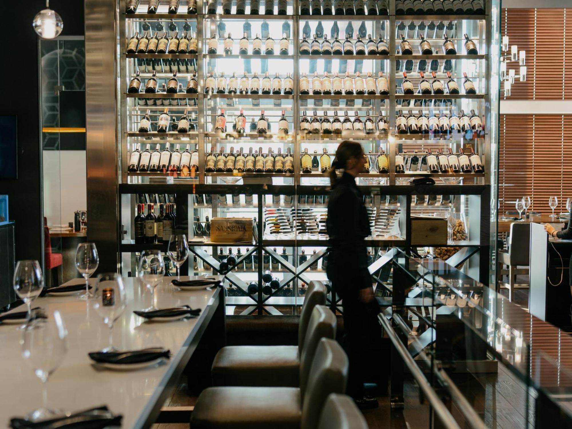 Otl Gouverneur Sherbrooke Eksteriør bilde Wine bar in Tokyo