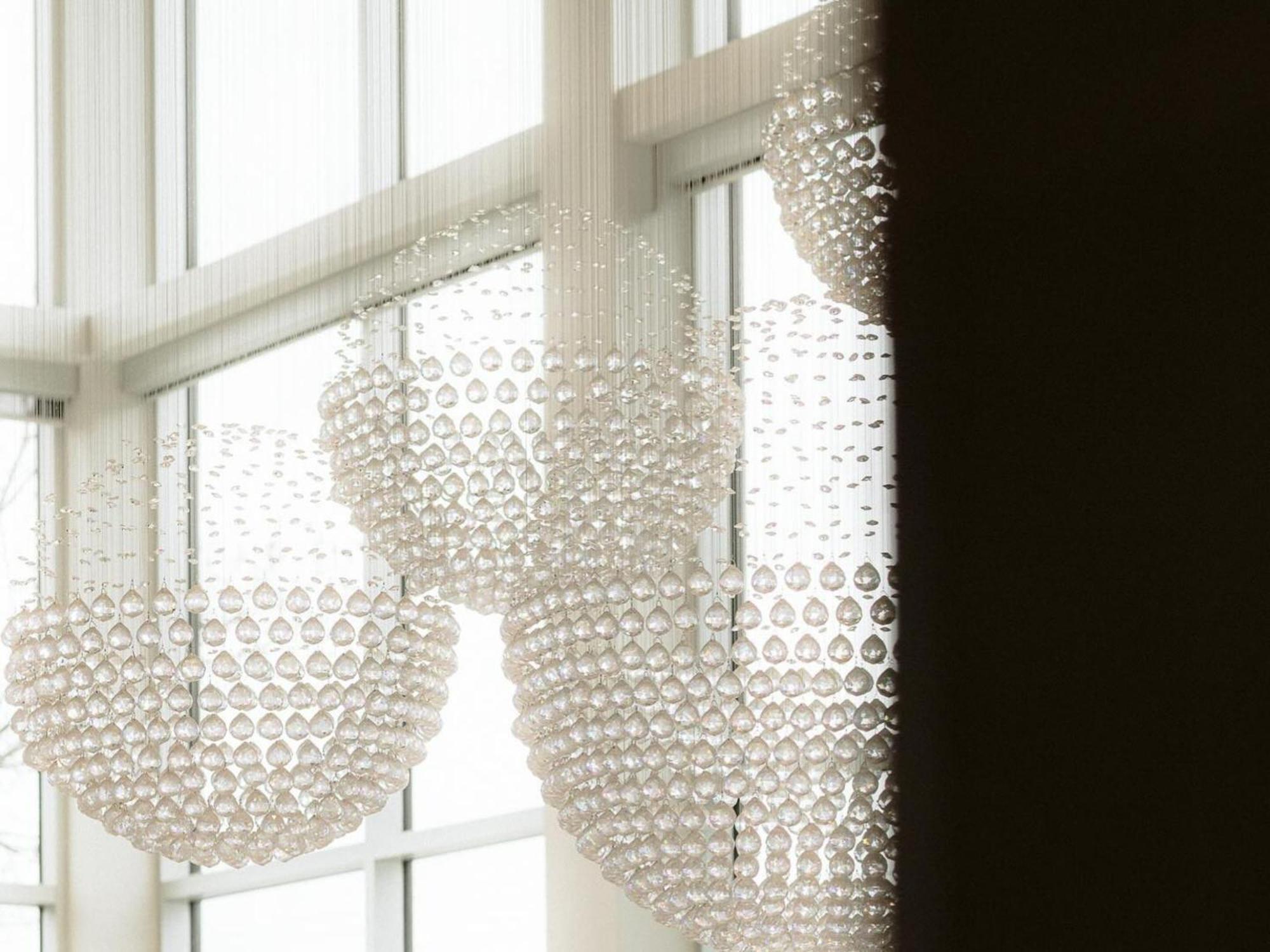 Otl Gouverneur Sherbrooke Eksteriør bilde The 2000 light globes in the foyer of the National Gallery of Victoria