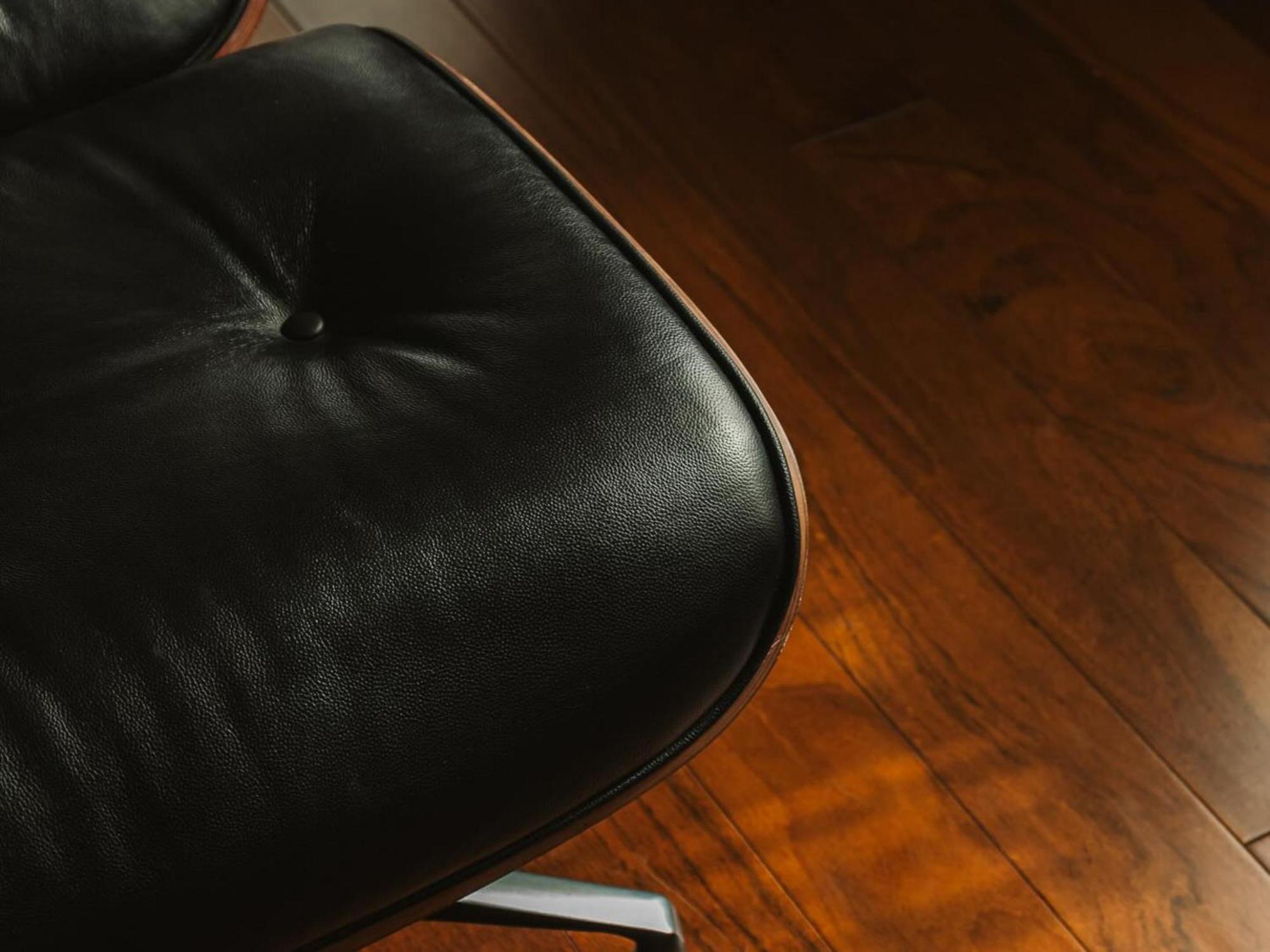 Otl Gouverneur Sherbrooke Eksteriør bilde Detail of the chair