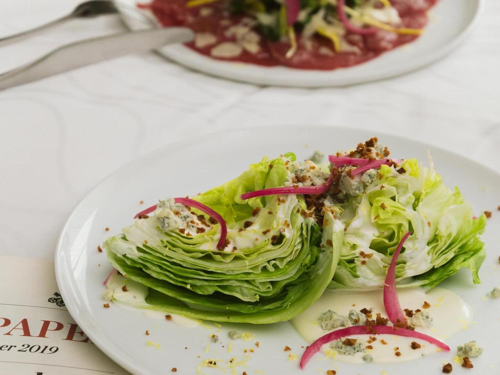 Otl Gouverneur Sherbrooke Eksteriør bilde A wedge salad