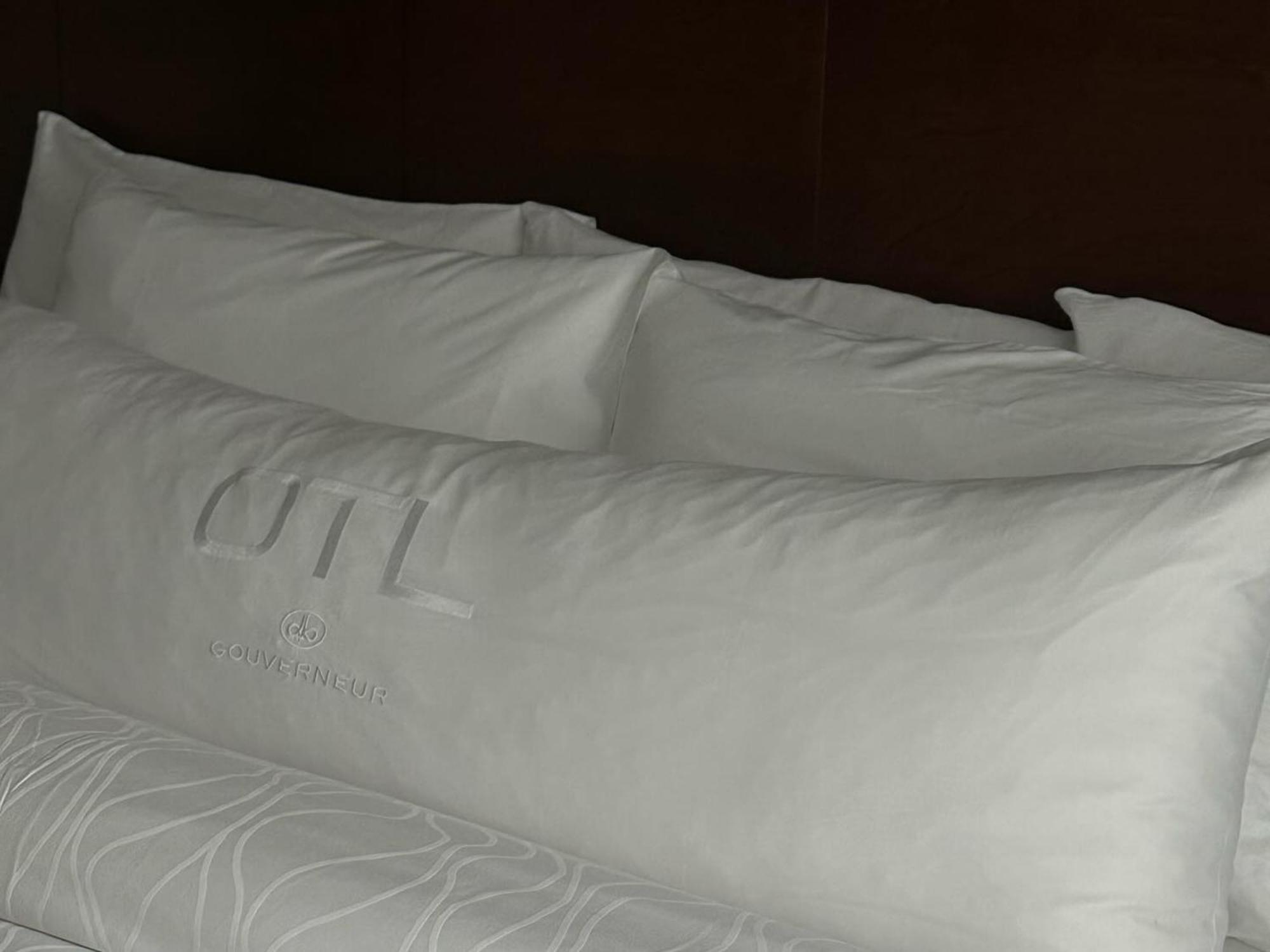 Otl Gouverneur Sherbrooke Eksteriør bilde A pillowcase